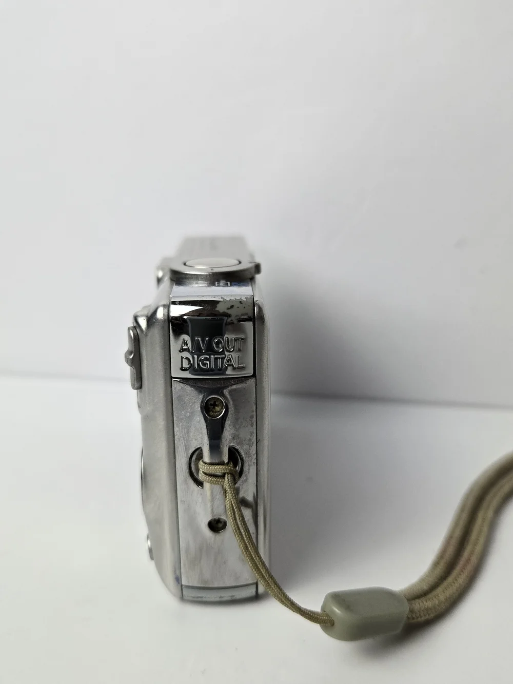 Canon PowerShot Digital ELPH SD600 6.0MP Camera w/ Charger/Batt. Tested & Works! - Picture 5 of 15